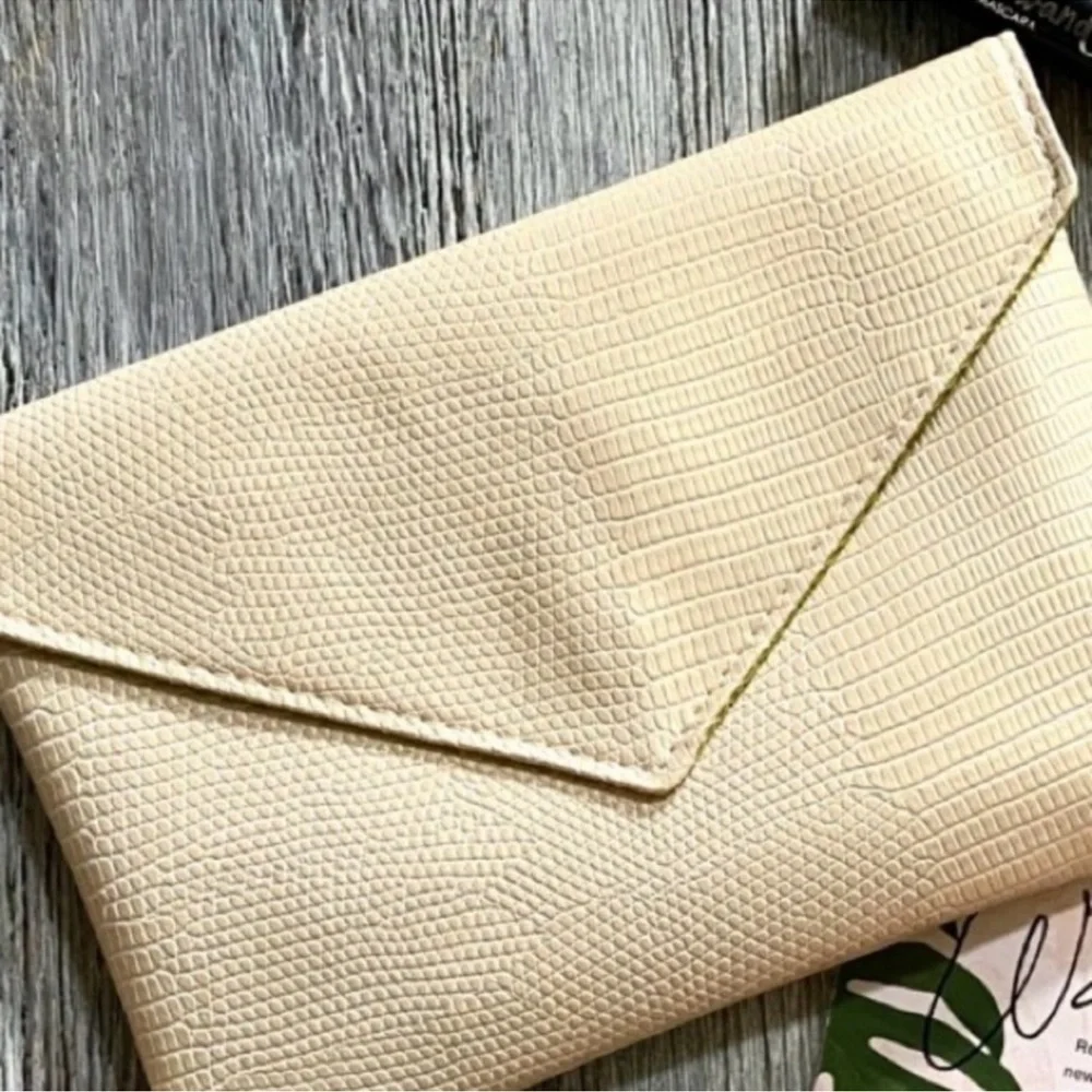 Ipsy Ivory Faux Snakeskin Glam Cosmetic Bag